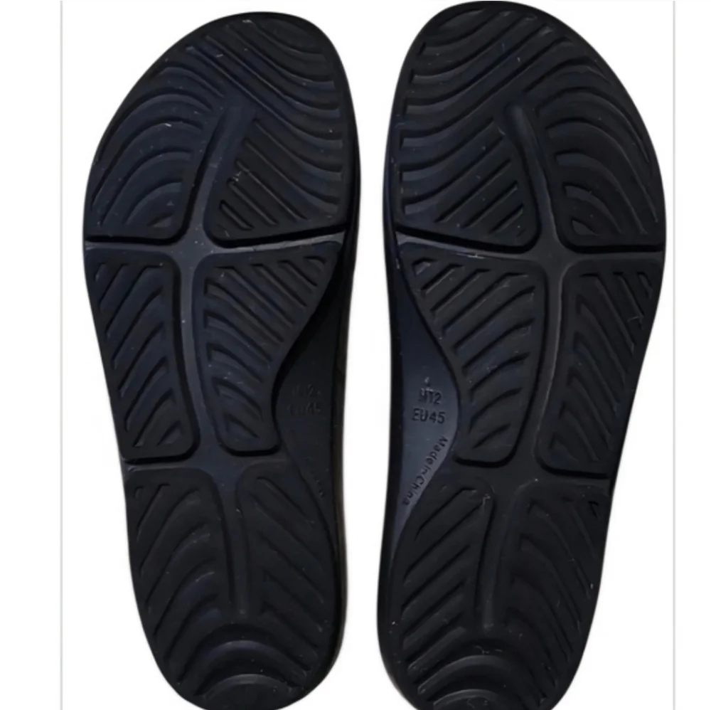 Reel Legends Gray and Black Slide Sandals